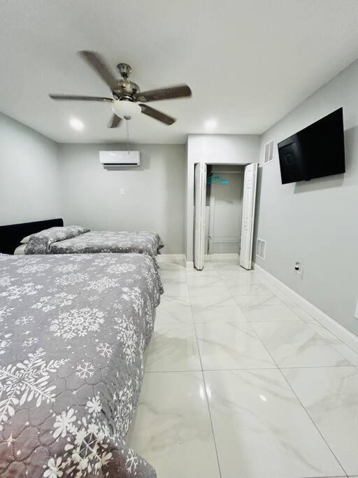 Grey Novo Studio + Free-Parking&Wifi Apartment Tampa Ngoại thất bức ảnh