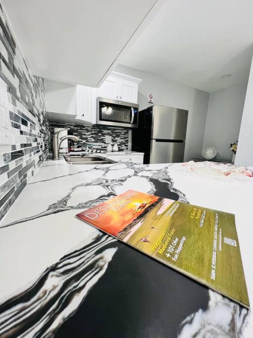 Grey Novo Studio + Free-Parking&Wifi Tampa Ngoại thất bức ảnh